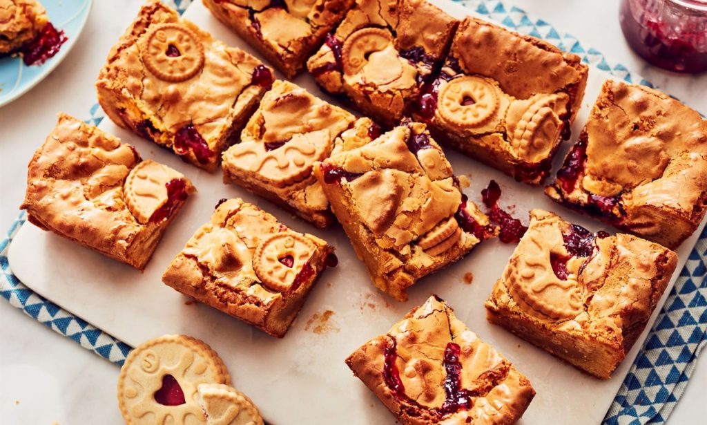 Jammie Dodger Blondies Recipe | Dr. Oetker